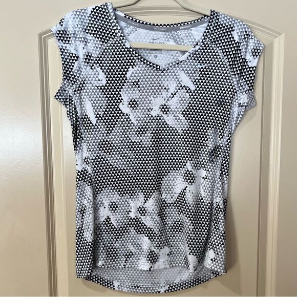 NIKE Dri-Top Floral Short Sleeved Black White Top Running Women’s Size Small - Picture 1 of 6